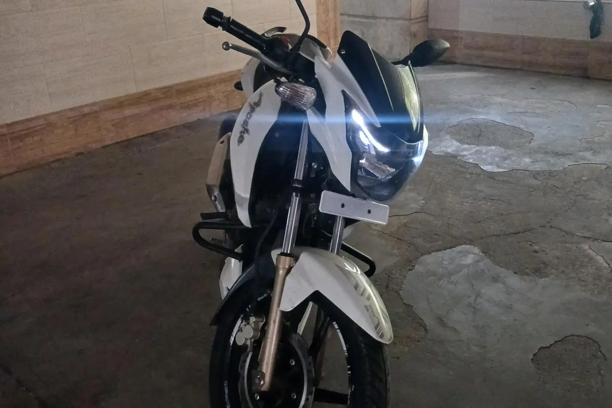 باجاج،  پالس 180