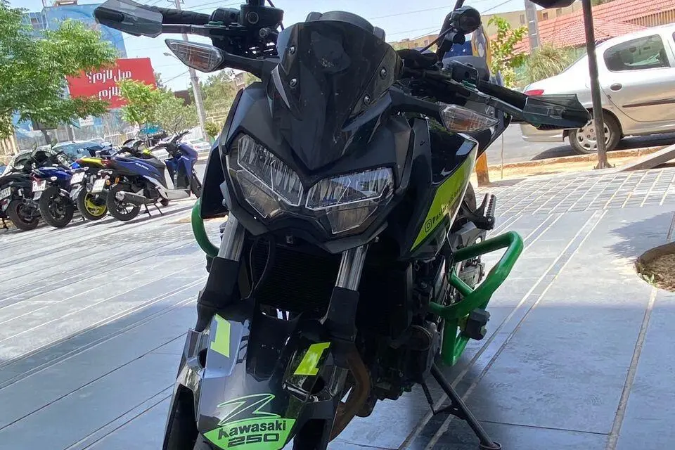 کاوازاکی،  Z250