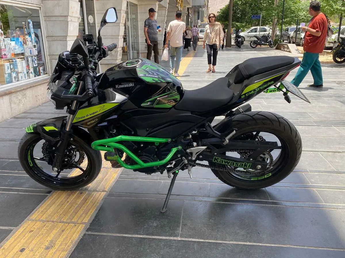 کاوازاکی،  Z250
