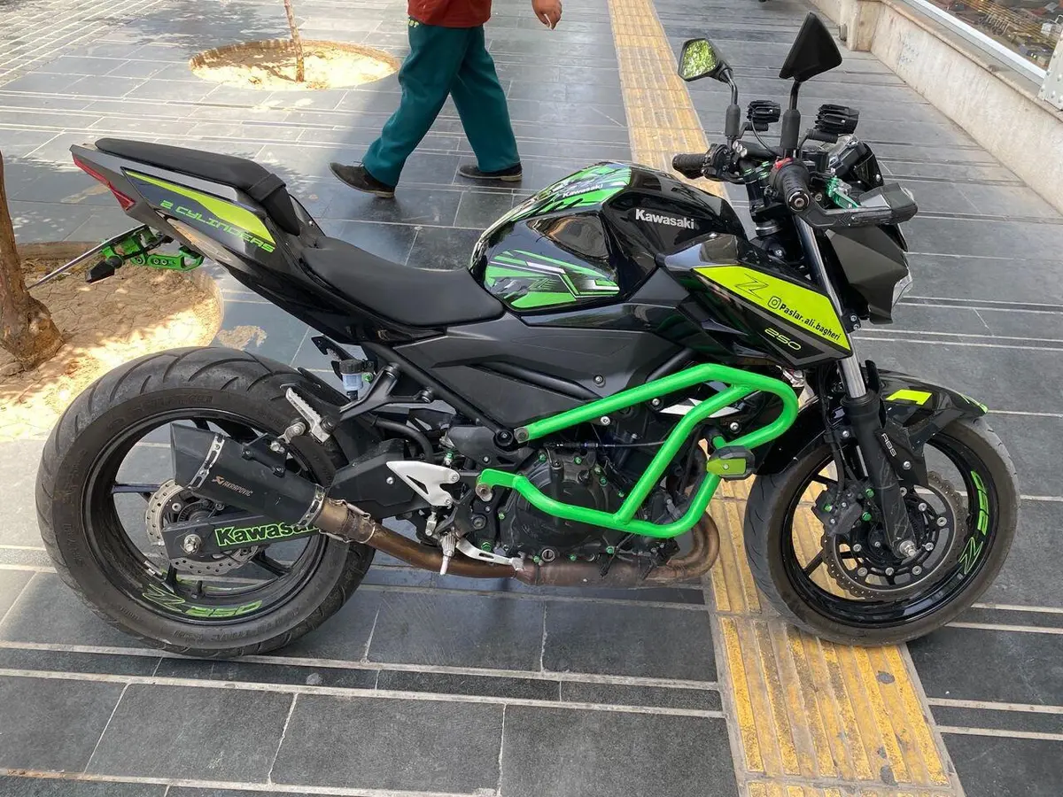 کاوازاکی،  Z250