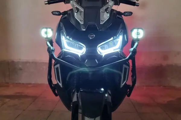 اس وای ام  ADV 175
