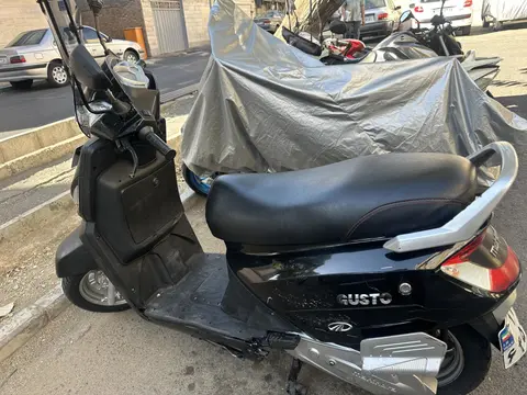 ماهیندرا، گوستو