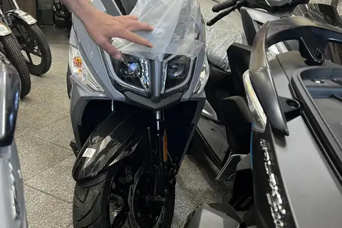 اس وای ام، گلکسی J 200