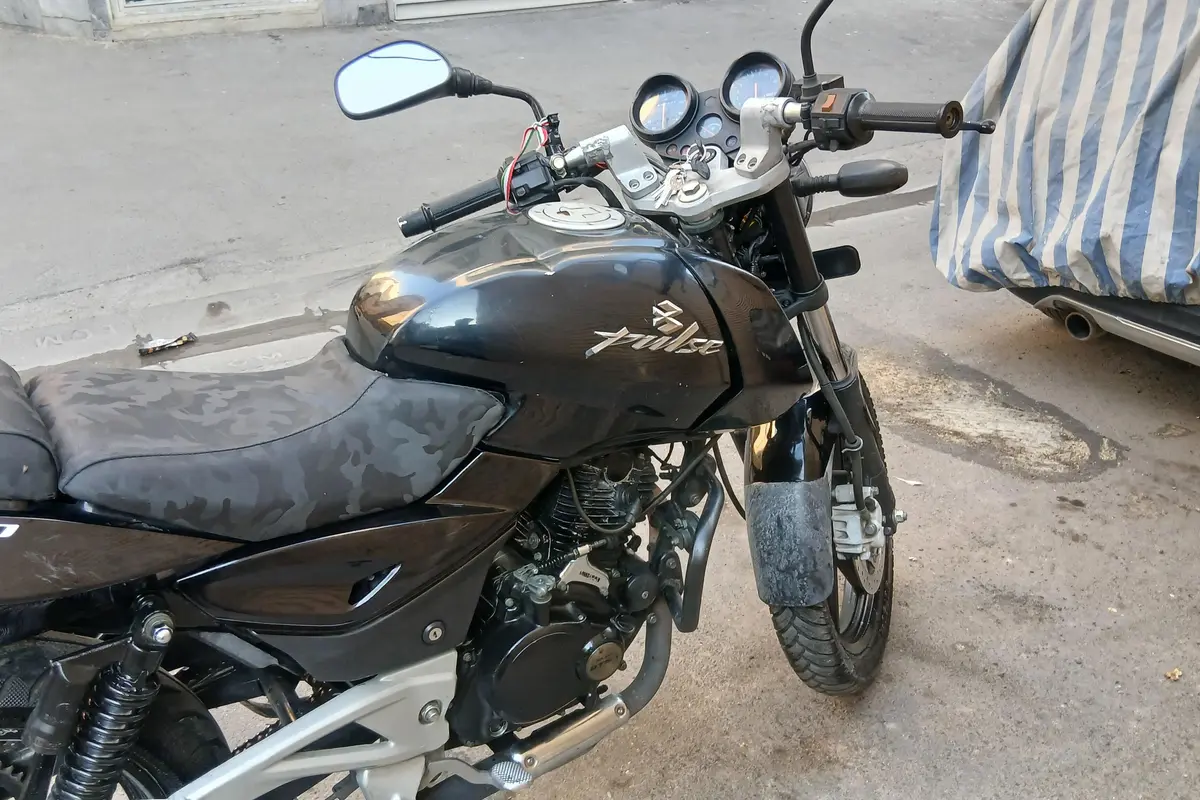 باجاج،  پالس 180
