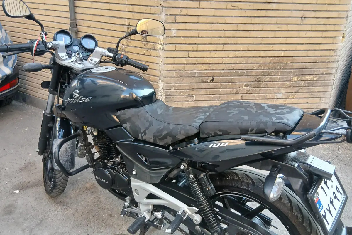 باجاج،  پالس 180