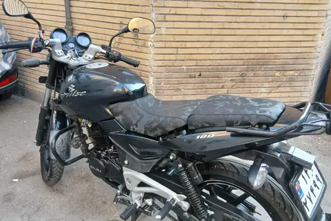 باجاج، پالس 180