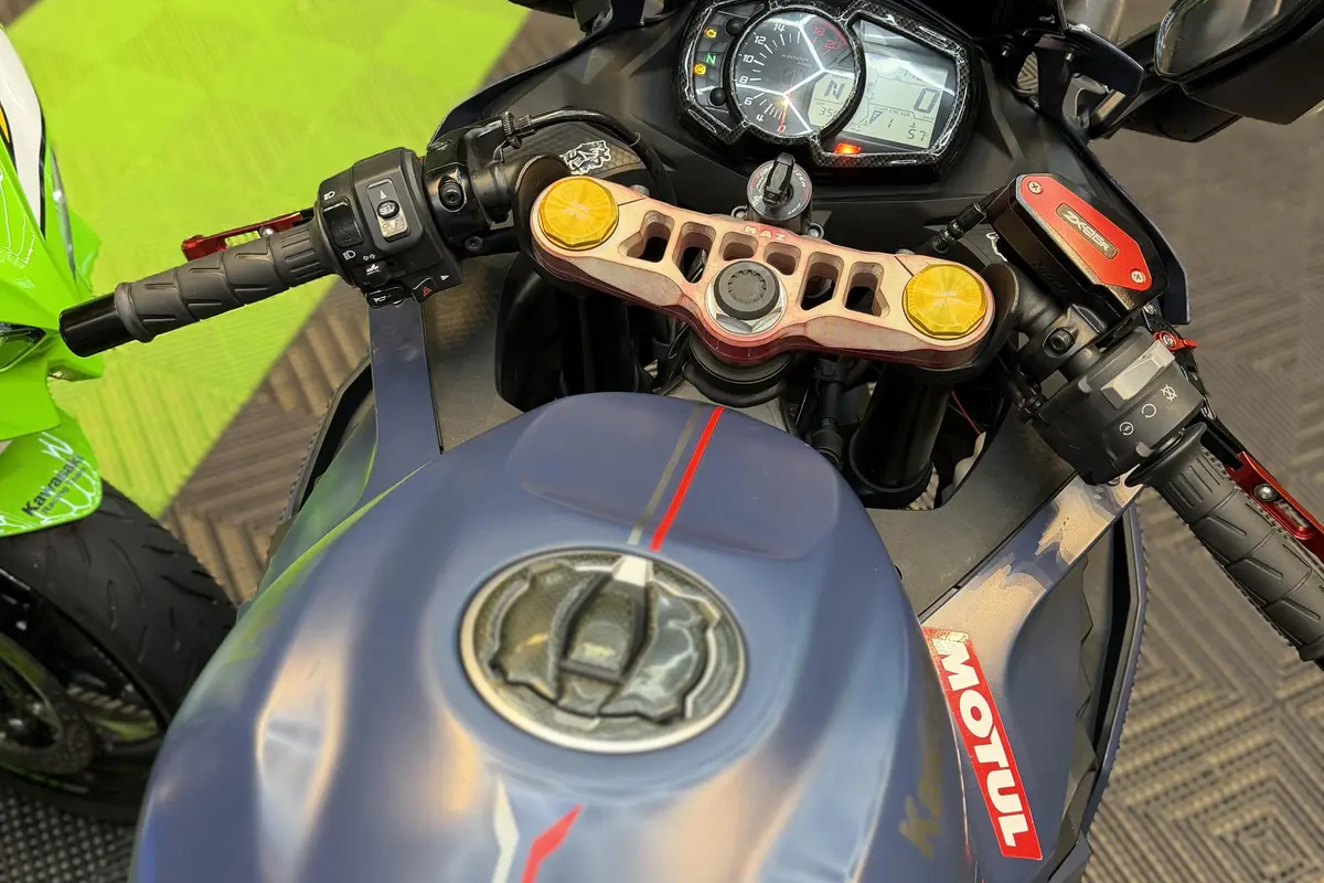 کاوازاکی،  نینجا ZX-25R
