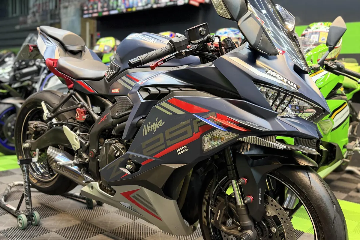 کاوازاکی،  نینجا ZX-25R