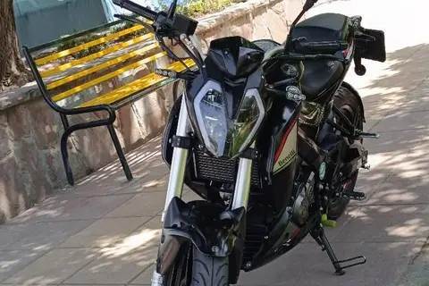 بنلی، TNT 180S