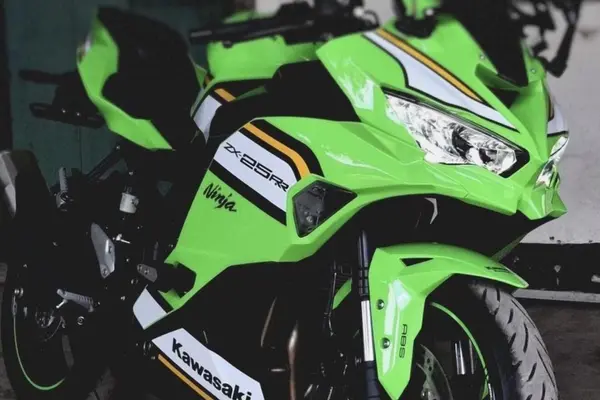 کاوازاکی  نینجا ZX-25R