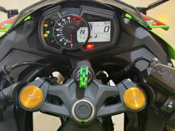 کاوازاکی  نینجا ZX-25R