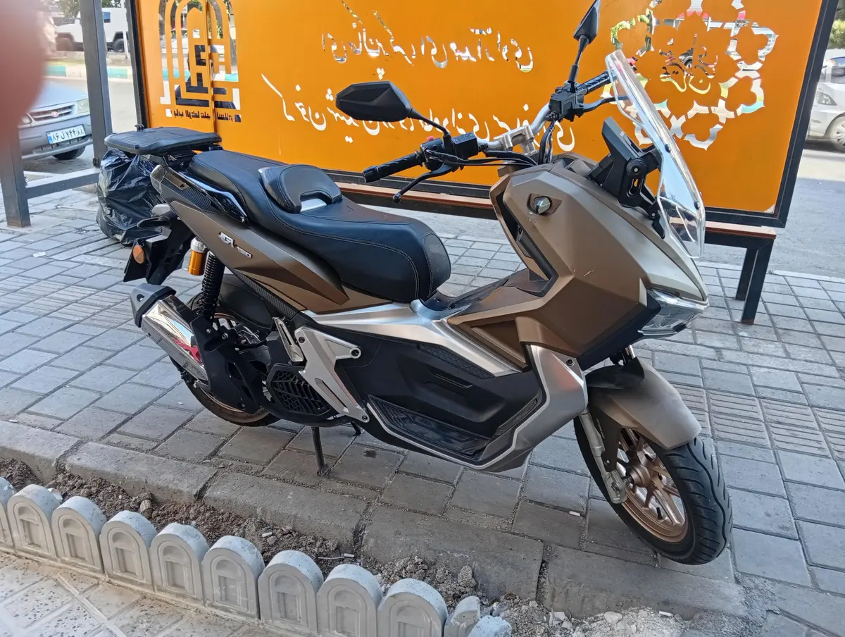 کویر موتور،  AGV 150X