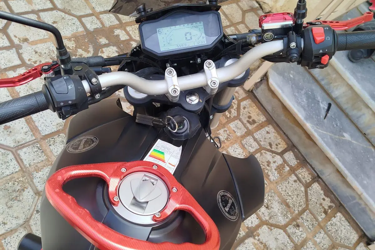 بنلی،  TNT 180S