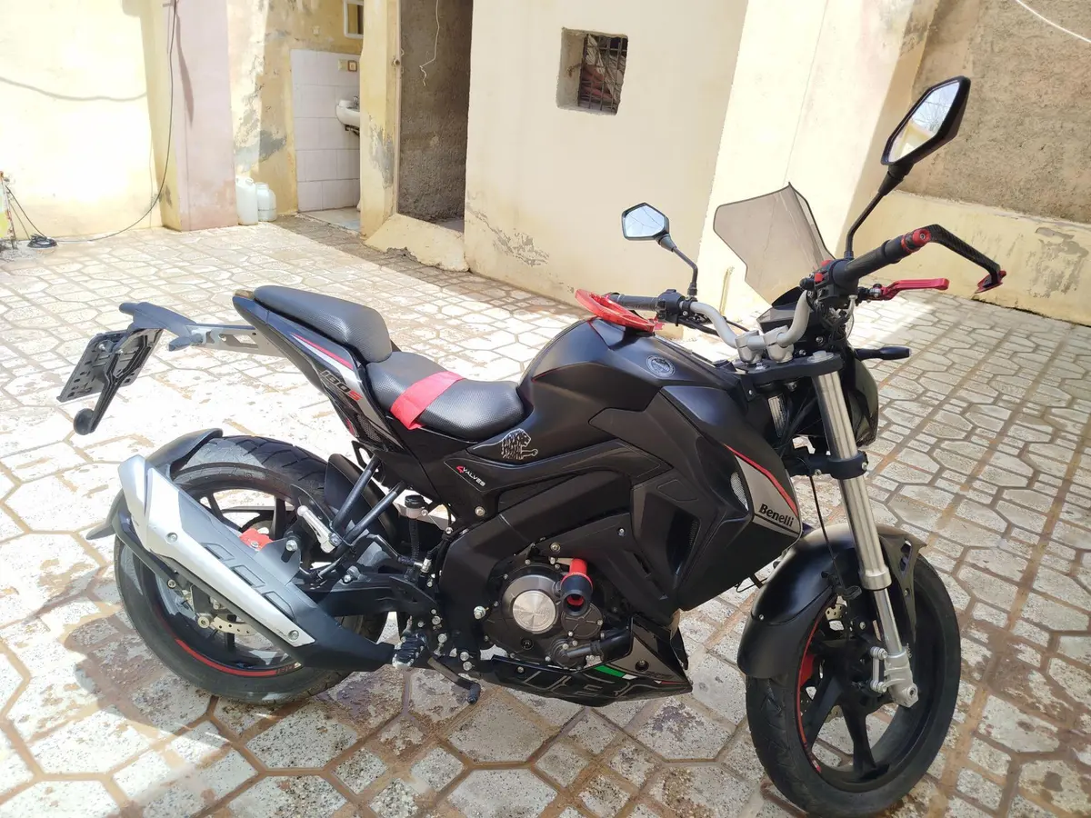 بنلی،  TNT 180S