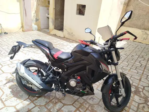 بنلی، TNT 180S