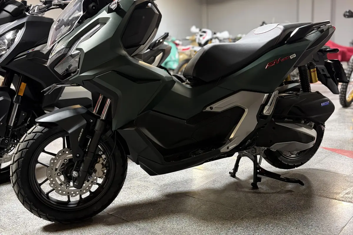 هوندا  ADV 160