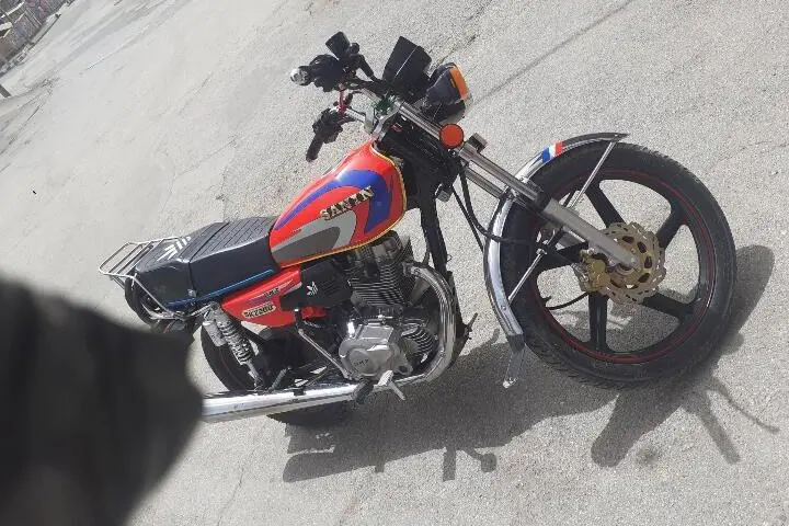 سپهر خودرو،  سنین 200 EFI