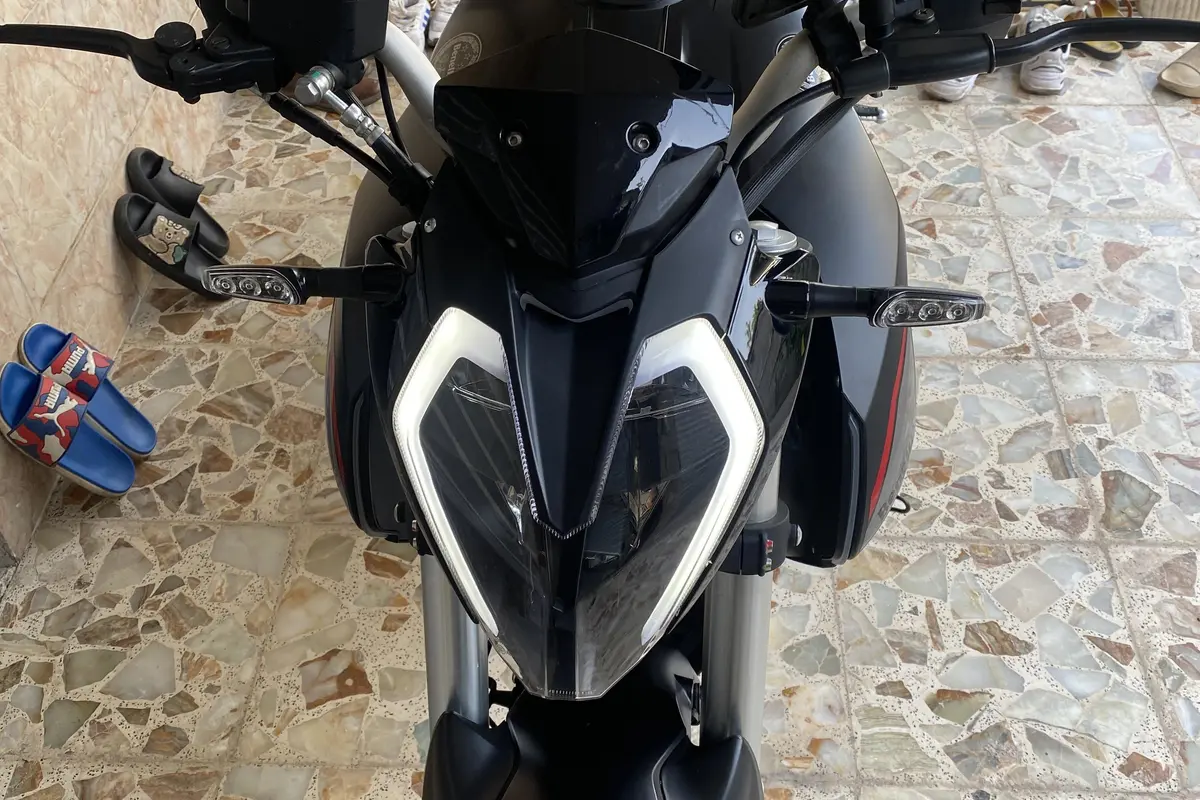 بنلی،  TNT 180S