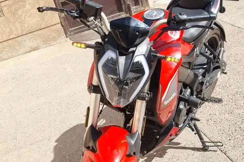 بنلی، TNT 180S