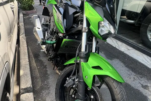 کاوازاکی  Z250