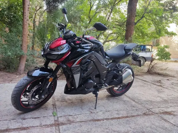 کاوازاکی  Z1000