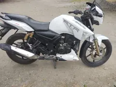 باجاج، پالس 180