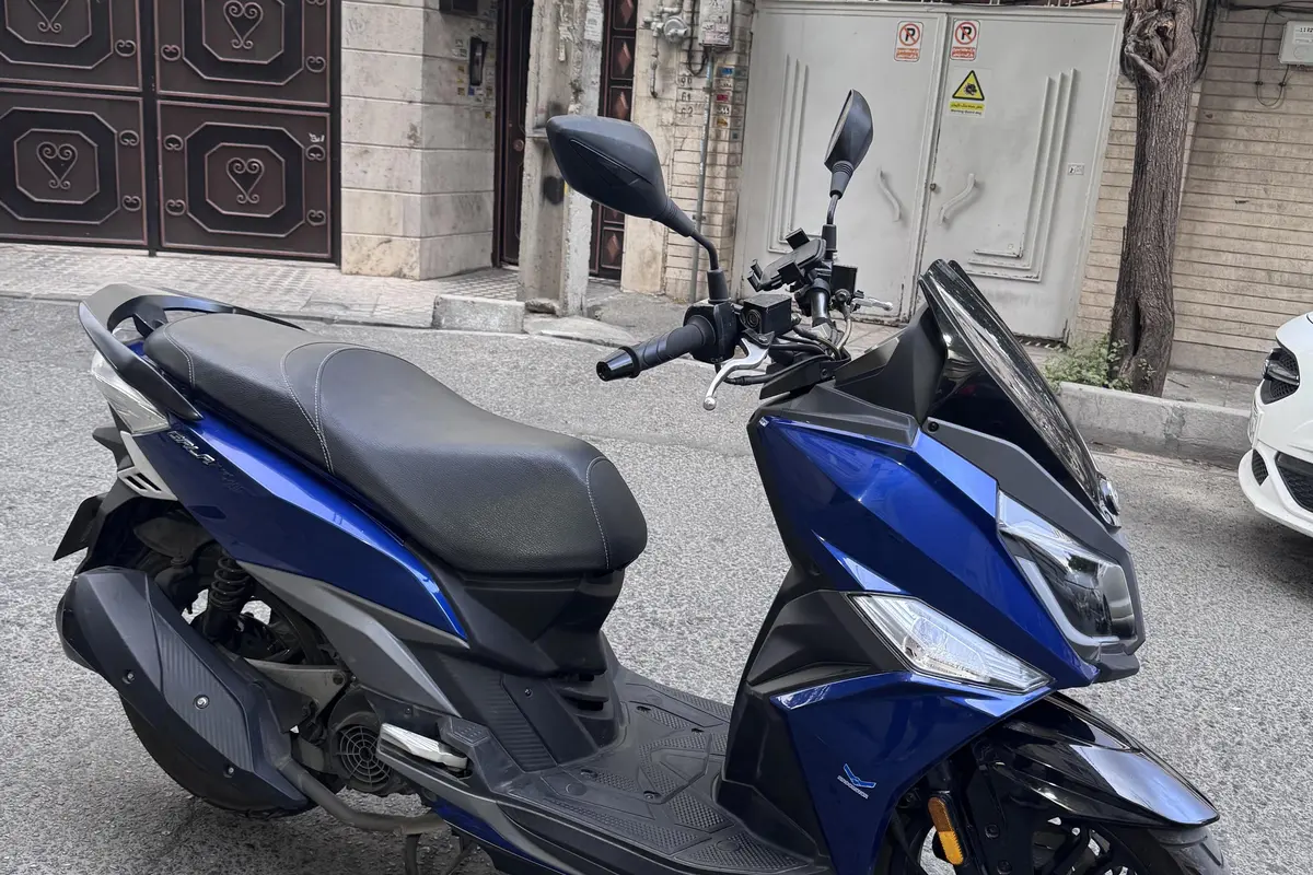 اس وای ام،  گلکسی J 200