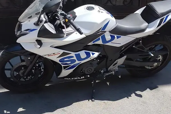 سوزوکی  GSX 250 R