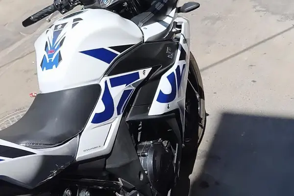 سوزوکی  GSX 250 R