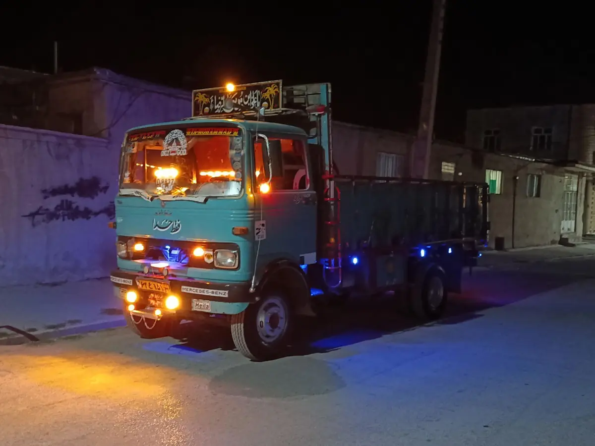 خاور،  813