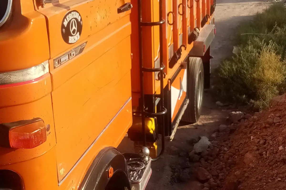 خاور،  808
