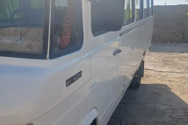 مرسدس بنز  O309