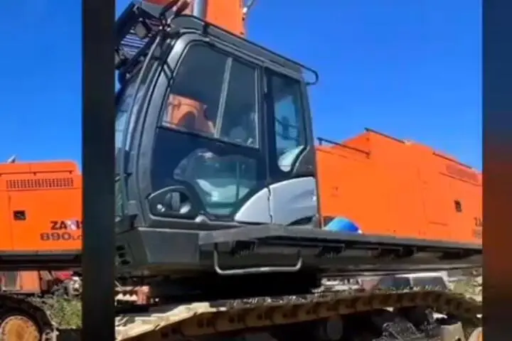 هیتاچی، ZX890