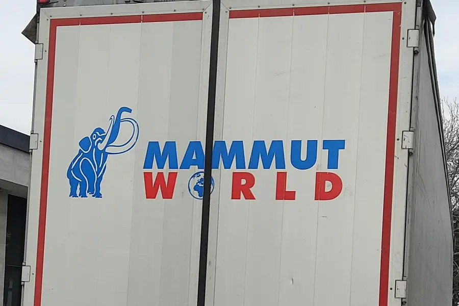 ماموت، تریلر